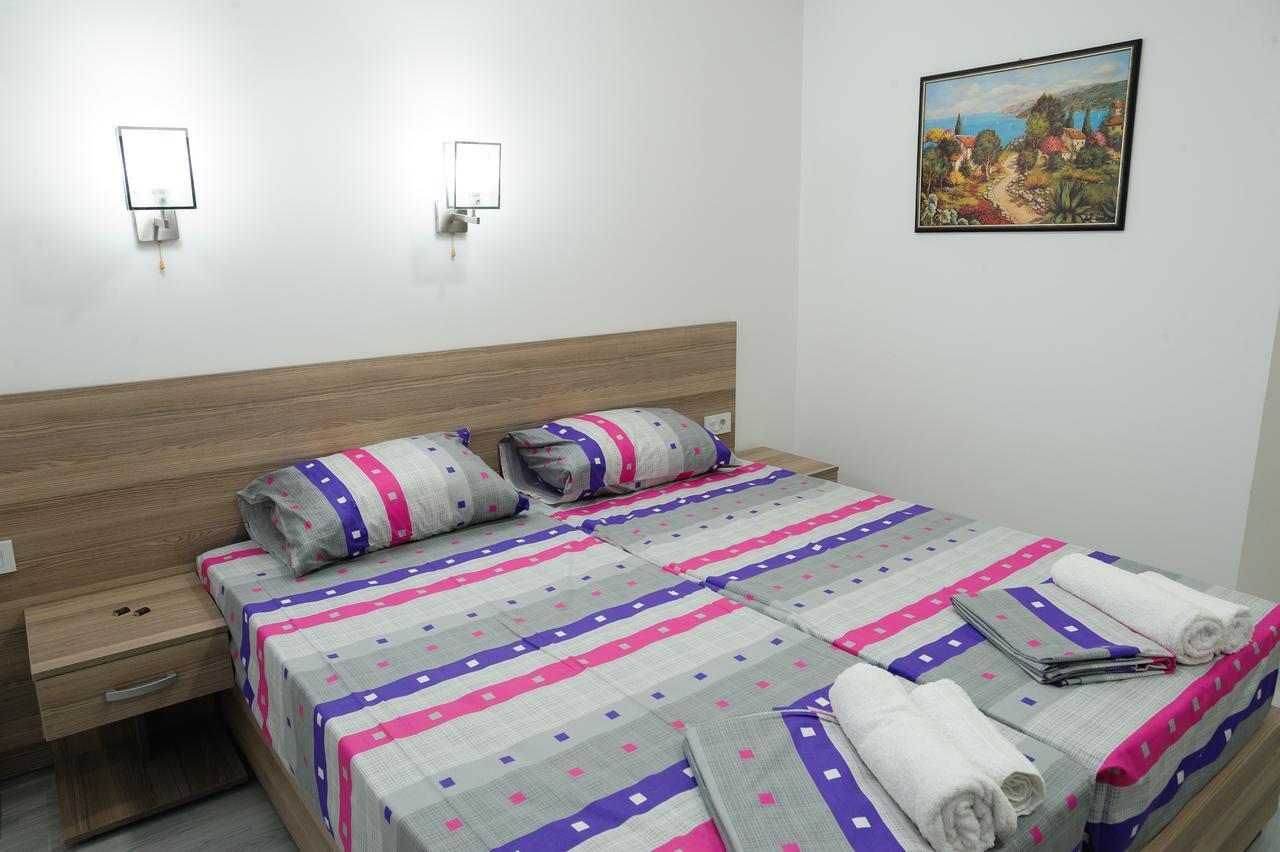 Atina Lux Hostel レスコヴァツ エクステリア 写真