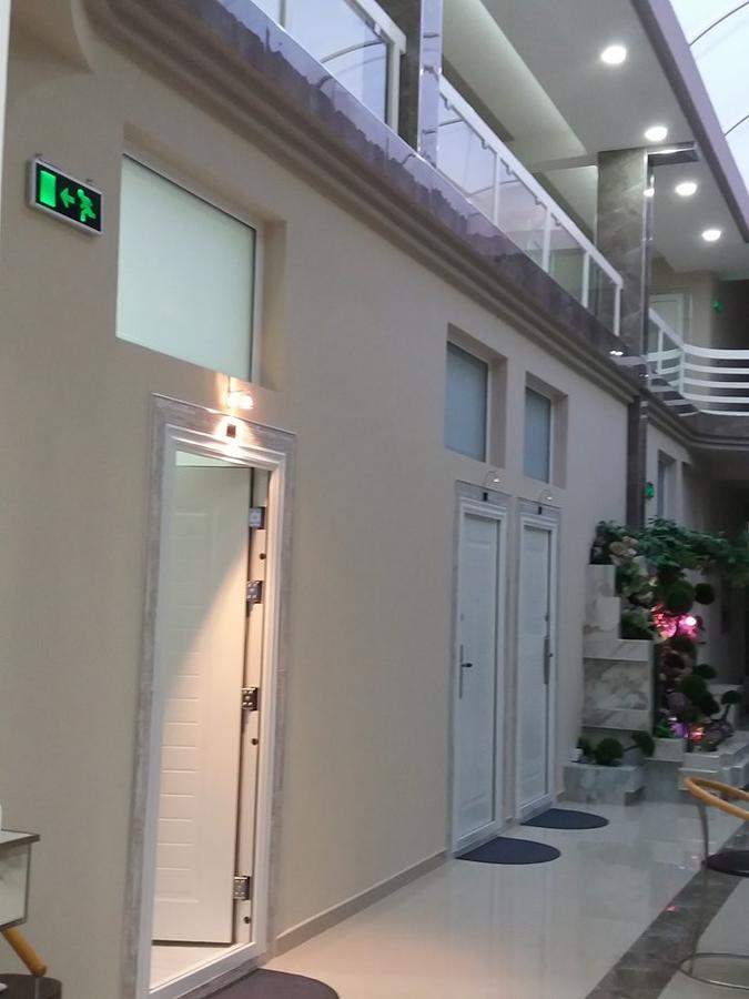 Atina Lux Hostel レスコヴァツ エクステリア 写真