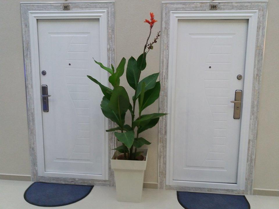 Atina Lux Hostel レスコヴァツ エクステリア 写真