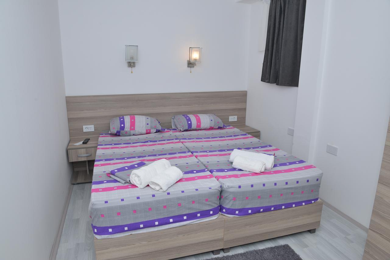 Atina Lux Hostel レスコヴァツ エクステリア 写真