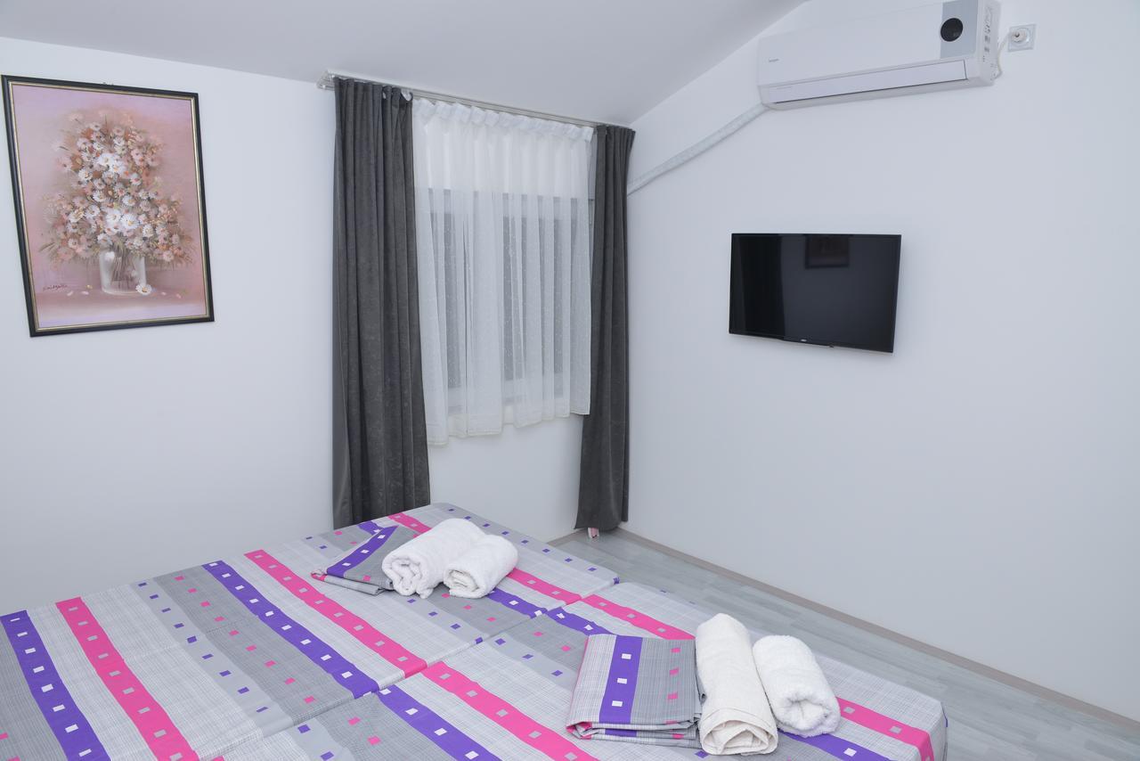 Atina Lux Hostel レスコヴァツ エクステリア 写真